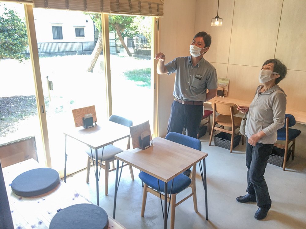 cafe iiyo（カフェいいよ）での垂水おもちゃ箱様による取材の様子